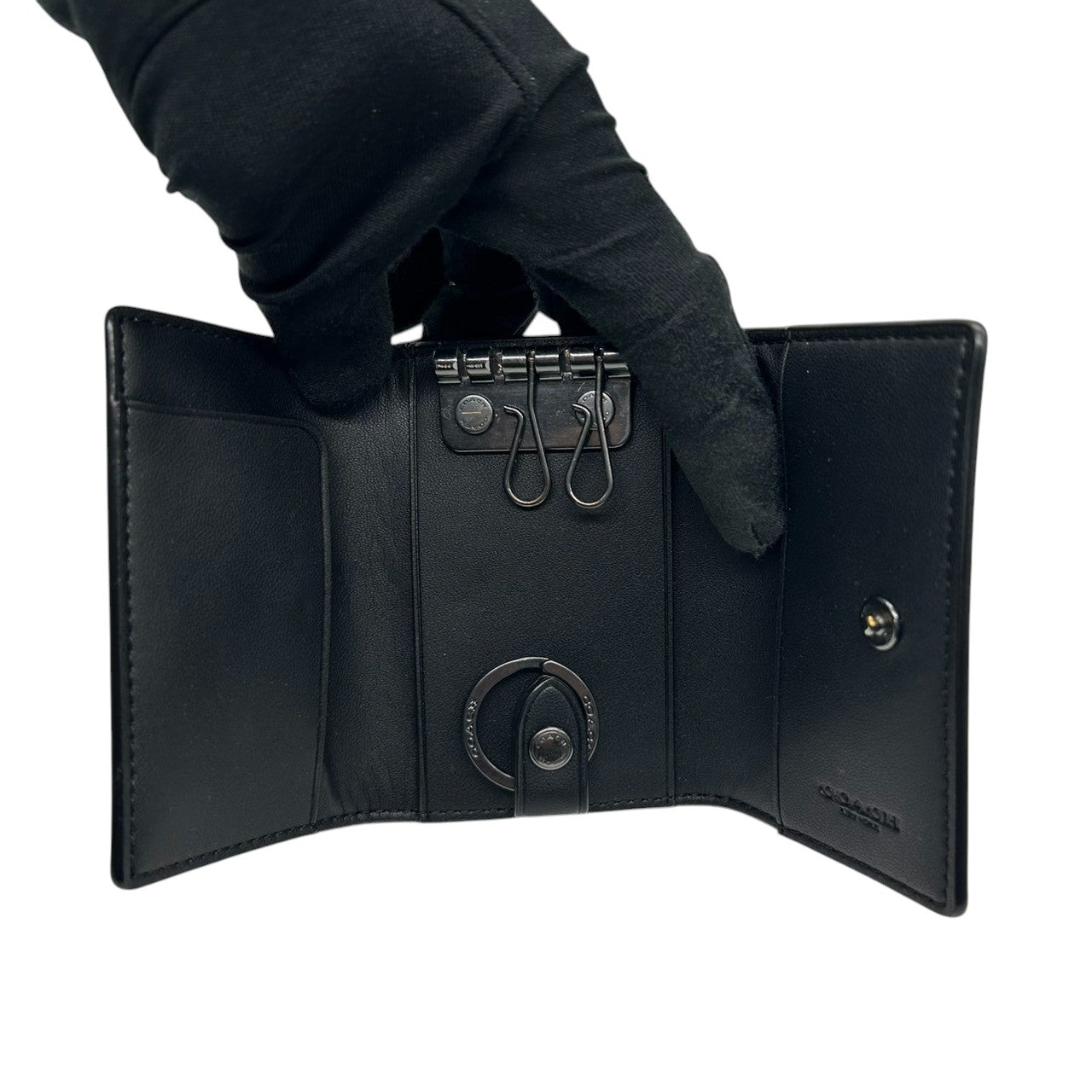 【美品】コーチ 5連 キーケース シグネチャー Cロゴ 総柄 PVC レザー ブラウン ブラック メンズ レディース 男女兼用 コンパクト COACH クラシック 定番 人気モデル キーホルダー キーリング 三つ折り スナップ開閉 w2