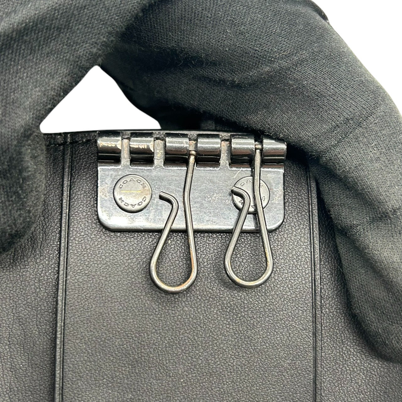 【美品】コーチ 5連 キーケース シグネチャー Cロゴ 総柄 PVC レザー ブラウン ブラック メンズ レディース 男女兼用 コンパクト COACH クラシック 定番 人気モデル キーホルダー キーリング 三つ折り スナップ開閉 w2