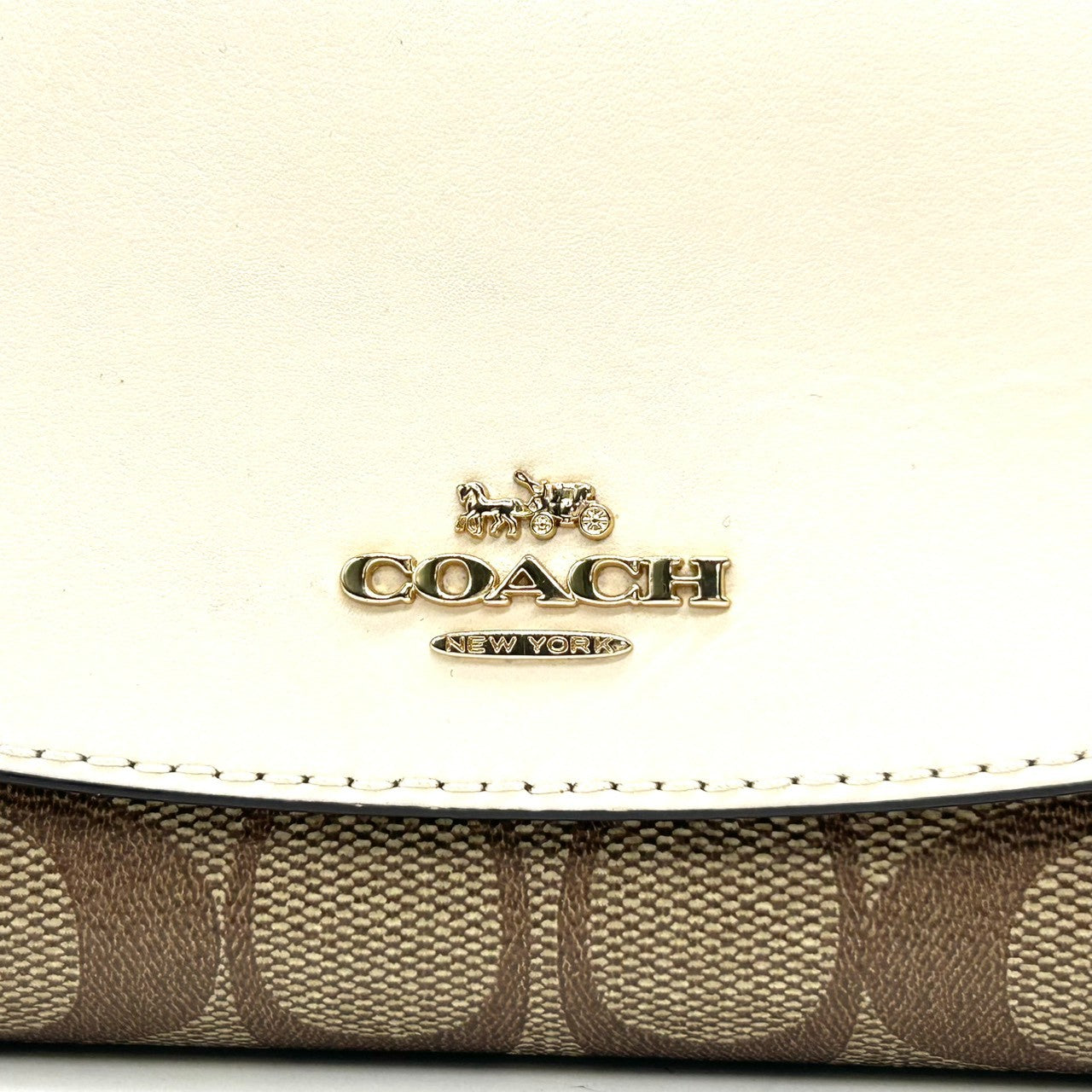 【美品】コーチ 長財布 フラップウォレット シグネチャー PVC レザー ブラウン ホワイト レディース COACH Cロゴ エレガント フェミニン 大容量 カード収納豊富 スナップボタン開閉 クラシック バイカラーデザイン w2