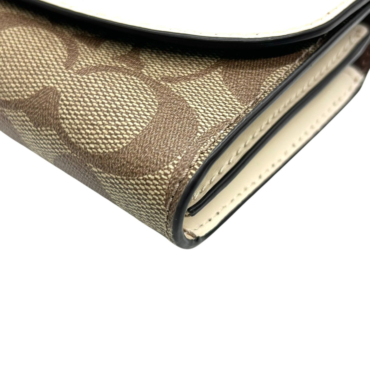 【美品】コーチ 長財布 フラップウォレット シグネチャー PVC レザー ブラウン ホワイト レディース COACH Cロゴ エレガント フェミニン 大容量 カード収納豊富 スナップボタン開閉 クラシック バイカラーデザイン w2