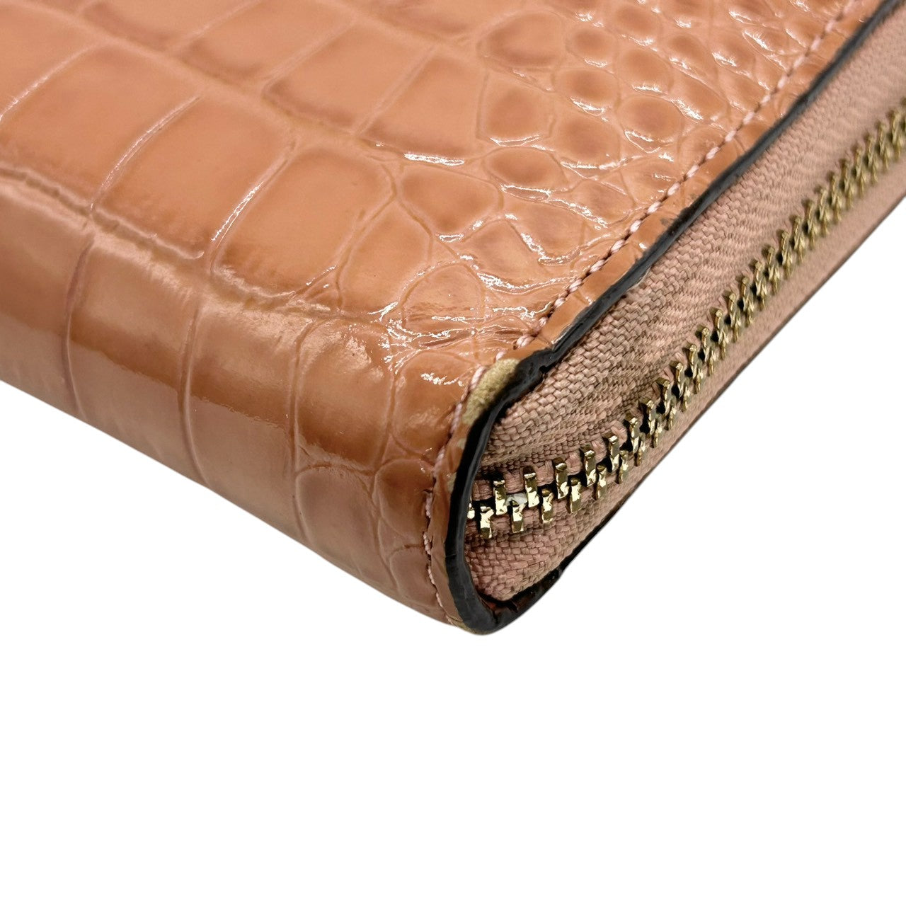 コーチ 長財布 ラウンドファスナーウォレット 型押しレザー パテント ピンク レディース COACH ロゴプレート エレガント フェミニン 大容量 カード収納豊富 ラウンドジップ エナメル素材 クラシックデザイン w2