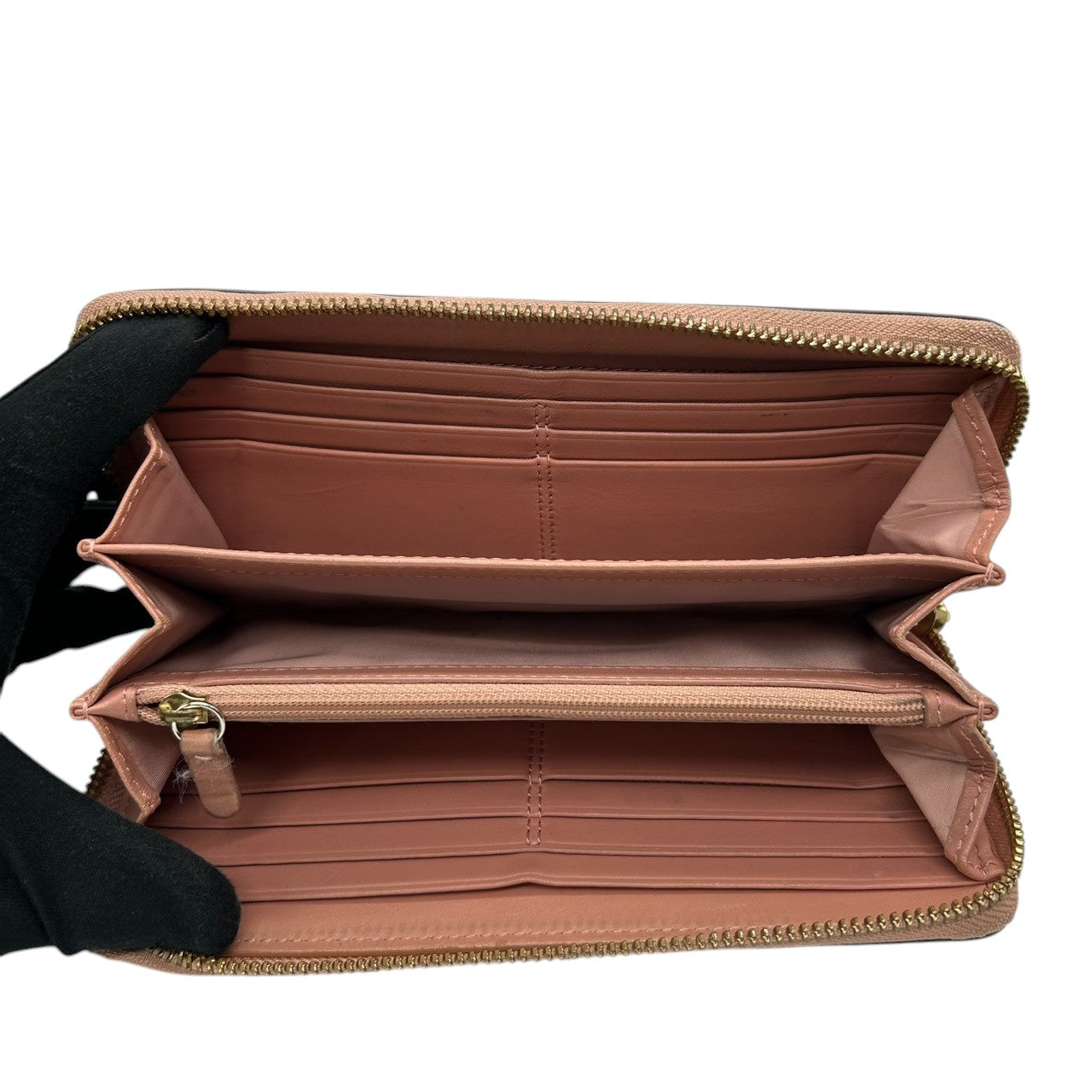 コーチ 長財布 ラウンドファスナーウォレット 型押しレザー パテント ピンク レディース COACH ロゴプレート エレガント フェミニン 大容量 カード収納豊富 ラウンドジップ エナメル素材 クラシックデザイン w2