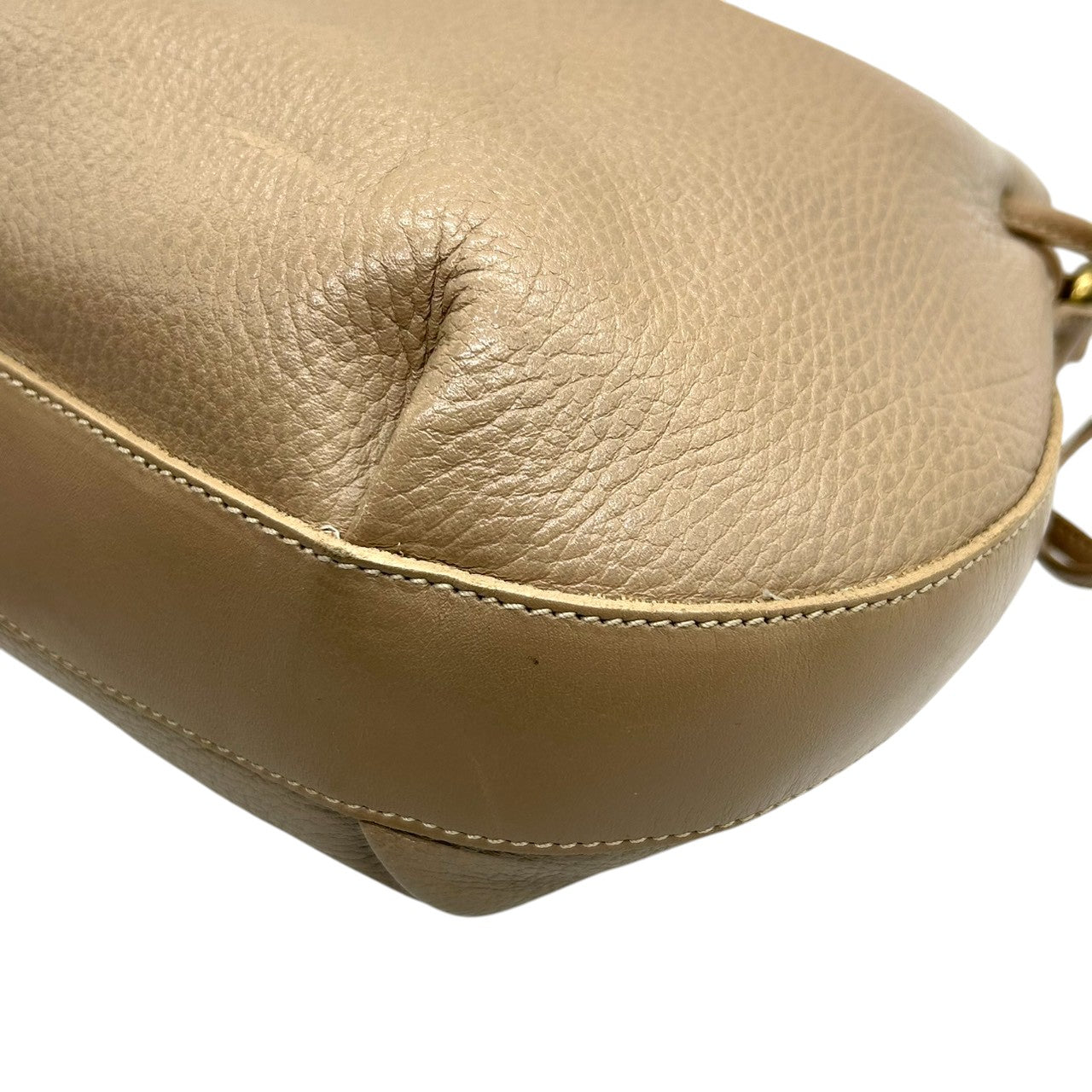 【美品】希少 USA製 コーチ オールドコーチ 巾着型 ショルダーバッグ バケットバッグ グラブタンレザー 本革 ベージュ グレージュ レディース 斜め掛け可 クラシックデザイン エレガント ビンテージ COACH s44