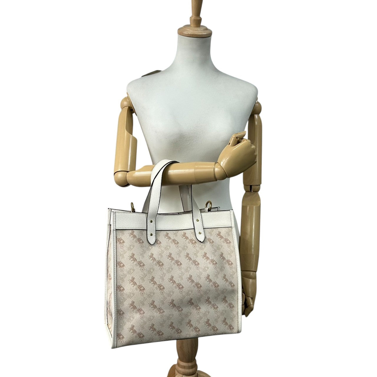 【極美品／未使用級】コーチ フィールドトート 30 2WAY ショルダーバッグ 89148 ホースアンドキャリッジ 馬車柄 PVC レザー ホワイト A4可 レディース 斜め掛け可 自立可 COACH トートバッグ s61