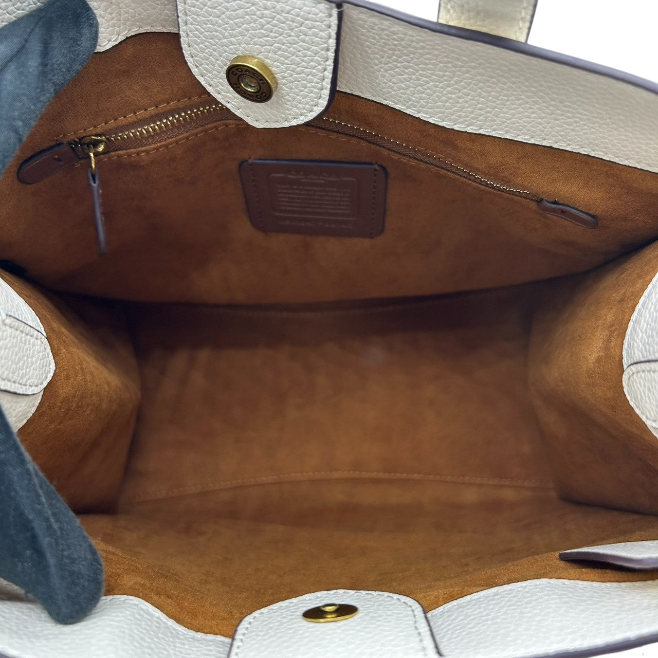 【極美品／未使用級】コーチ フィールドトート 30 2WAY ショルダーバッグ 89148 ホースアンドキャリッジ 馬車柄 PVC レザー ホワイト A4可 レディース 斜め掛け可 自立可 COACH トートバッグ s61