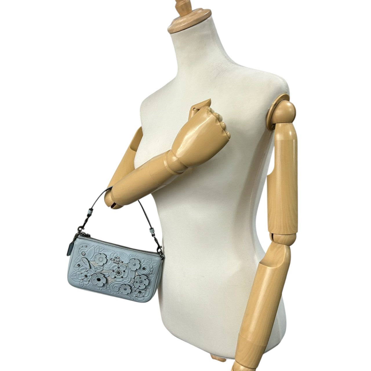 【美品】コーチ ティーローズ フローラル ハンドバッグ 12055 レザー スウェード ライトブルー アクセサリーポーチ リストレット レディース COACH 花柄 エンボス スタッズ グリッター ミニバッグ パーティバッグ s12