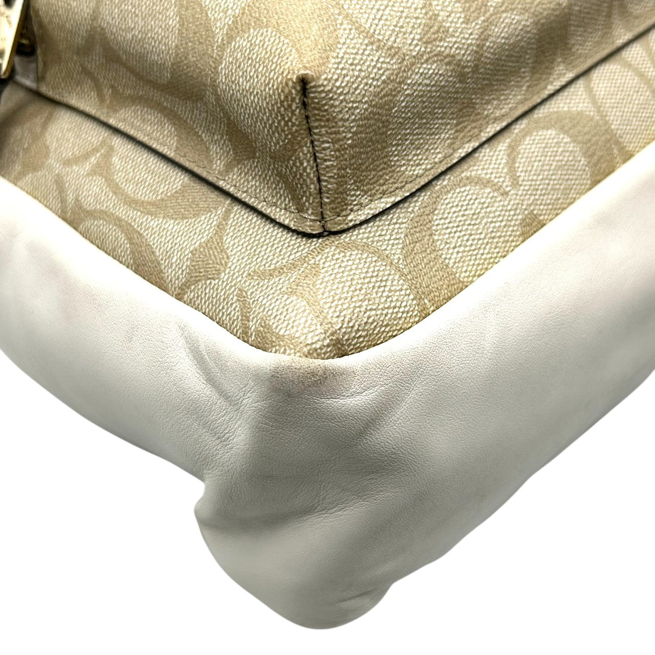 【ハンドル訳あり】コーチ シグネチャー ミディアム チャーリー バックパック F32200 リュック PVC レザー ベージュ ホワイト レディース COACH クラシックデザイン コンパクト デイパック 通勤通学 s6