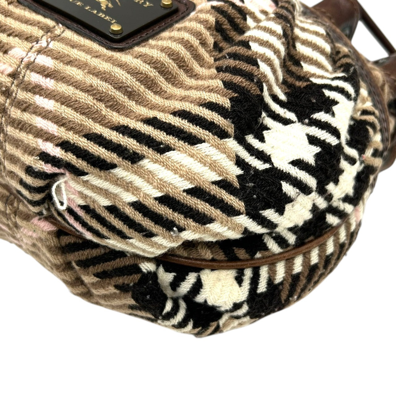 バーバリーブルーレーベル 巾着型 ショルダーバッグ ノバチェック ウール レザー ブラウン レディース BURBERRY BLUE LABEL 斜め掛け ポシェット ミニバッグ ドローストリング クラシックデザイン 人気モデル E10