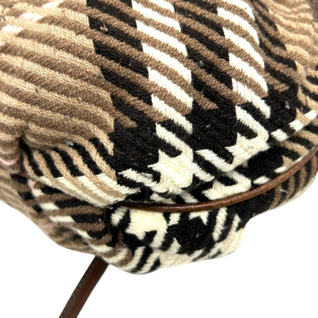 バーバリーブルーレーベル 巾着型 ショルダーバッグ ノバチェック ウール レザー ブラウン レディース BURBERRY BLUE LABEL 斜め掛け ポシェット ミニバッグ ドローストリング クラシックデザイン 人気モデル E10