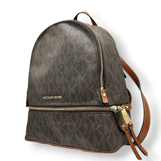 【美品】マイケルコース リアジップ ミディアム バックパック シグネチャー MK柄 リュックサック PVC レザー ブラウン レディース MICHAEL KORS RHEA ZIP 通勤 通学 コンパクトデザイン 人気モデル E10