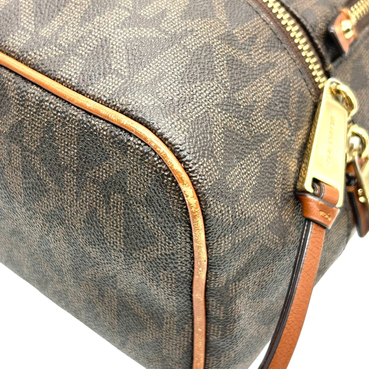 【美品】マイケルコース リアジップ ミディアム バックパック シグネチャー MK柄 リュックサック PVC レザー ブラウン レディース MICHAEL KORS RHEA ZIP 通勤 通学 コンパクトデザイン 人気モデル E10