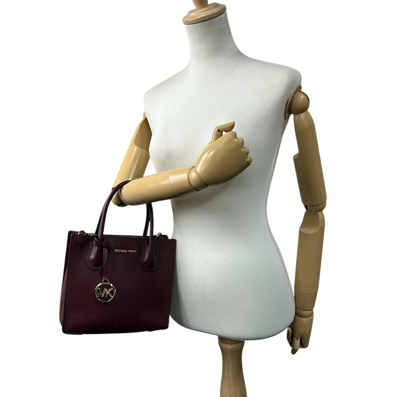 【極美品／未使用級】マイケルコース 2WAY ハンドバッグ ショルダーバッグ レザー ボルドー レッド系 レディース MKチャーム 斜め掛け可 自立可 MICHAEL KORS サッチェルバッグ エレガント コンパクト E10