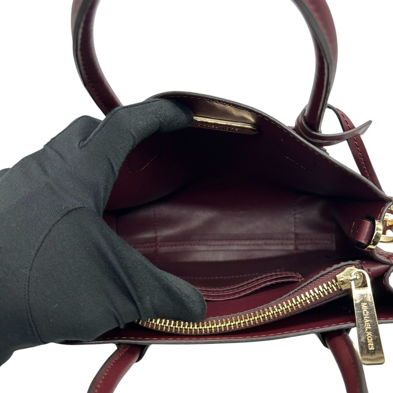 【極美品／未使用級】マイケルコース 2WAY ハンドバッグ ショルダーバッグ レザー ボルドー レッド系 レディース MKチャーム 斜め掛け可 自立可 MICHAEL KORS サッチェルバッグ エレガント コンパクト E10