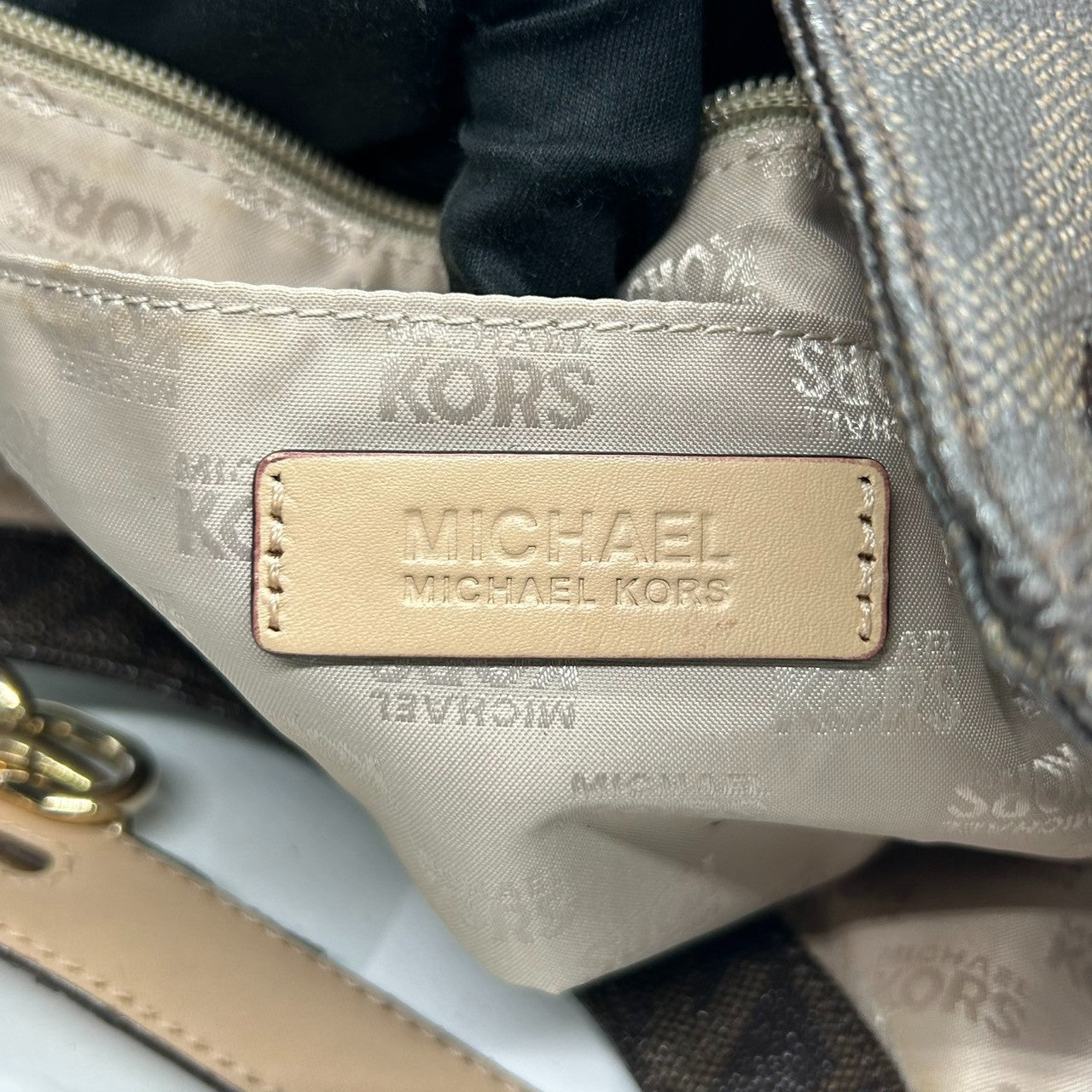 マイケルコース シグネチャー ワンショルダーバッグ PVC レザー ブラウン ゴールドチェーン MKチャーム 肩掛け レディース MICHAEL KORS ホーボーバッグ エレガント 通勤通学 フェミニン 人気モデル E10