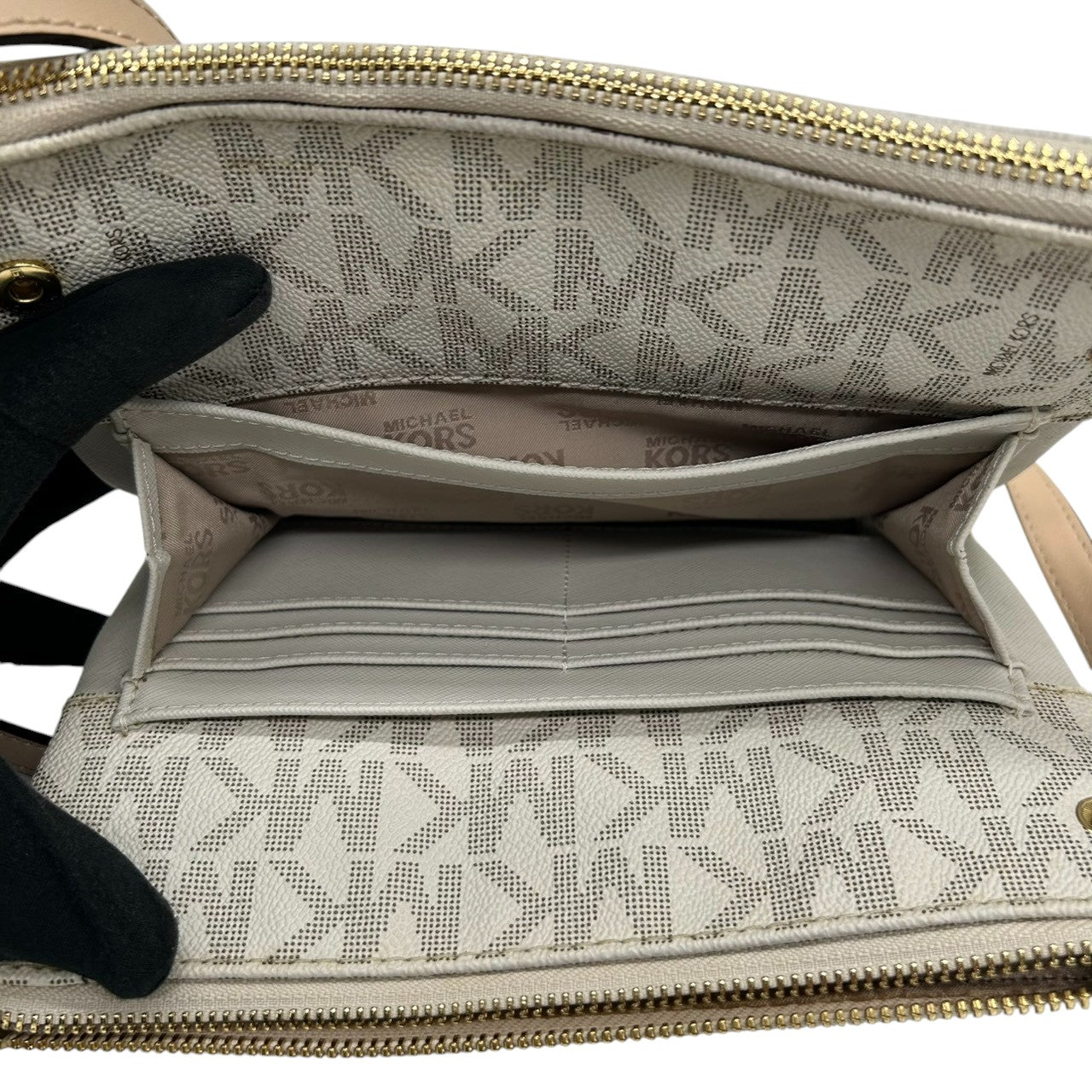 マイケルコース JET SET ITEM ショルダーバッグ シグネチャー PVC レザー ホワイト系 レディース 斜め掛け可 クロスボディ ポシェット ミニバッグ MICHAEL KORS ジェットセットアイテム 定番人気モデル E10