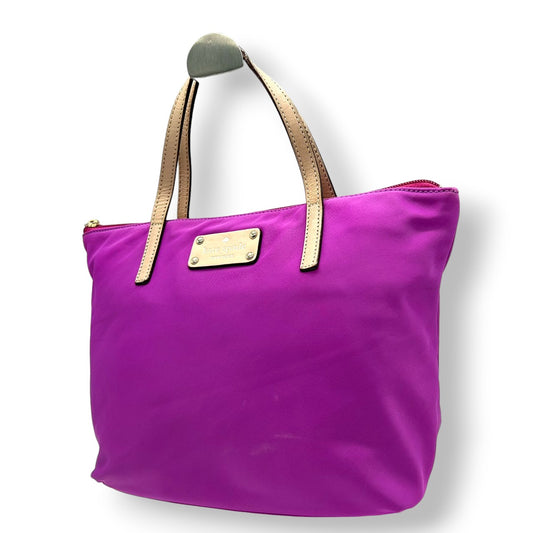 【美品】ケイトスペード ナイロン トートバッグ ハンドバッグ パープル 紫系 ロゴプレート レディース kate spade new york 軽量 通勤通学 肩掛け可 ドット柄ライニング ゴールド金具 フェミニンデザイン U6