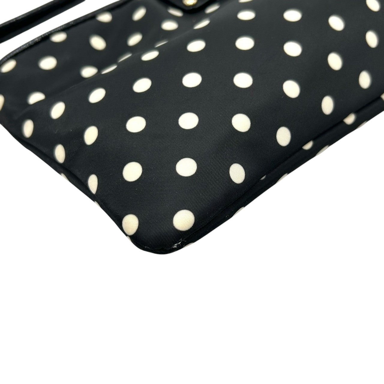 【美品】ケイトスペード ドット柄 ショルダーバッグ ナイロン パテントレザー ブラック ホワイト レディース kate spade new york ポシェット 斜め掛け可 ロゴプレート ミニバッグ フェミニンデザイン U6