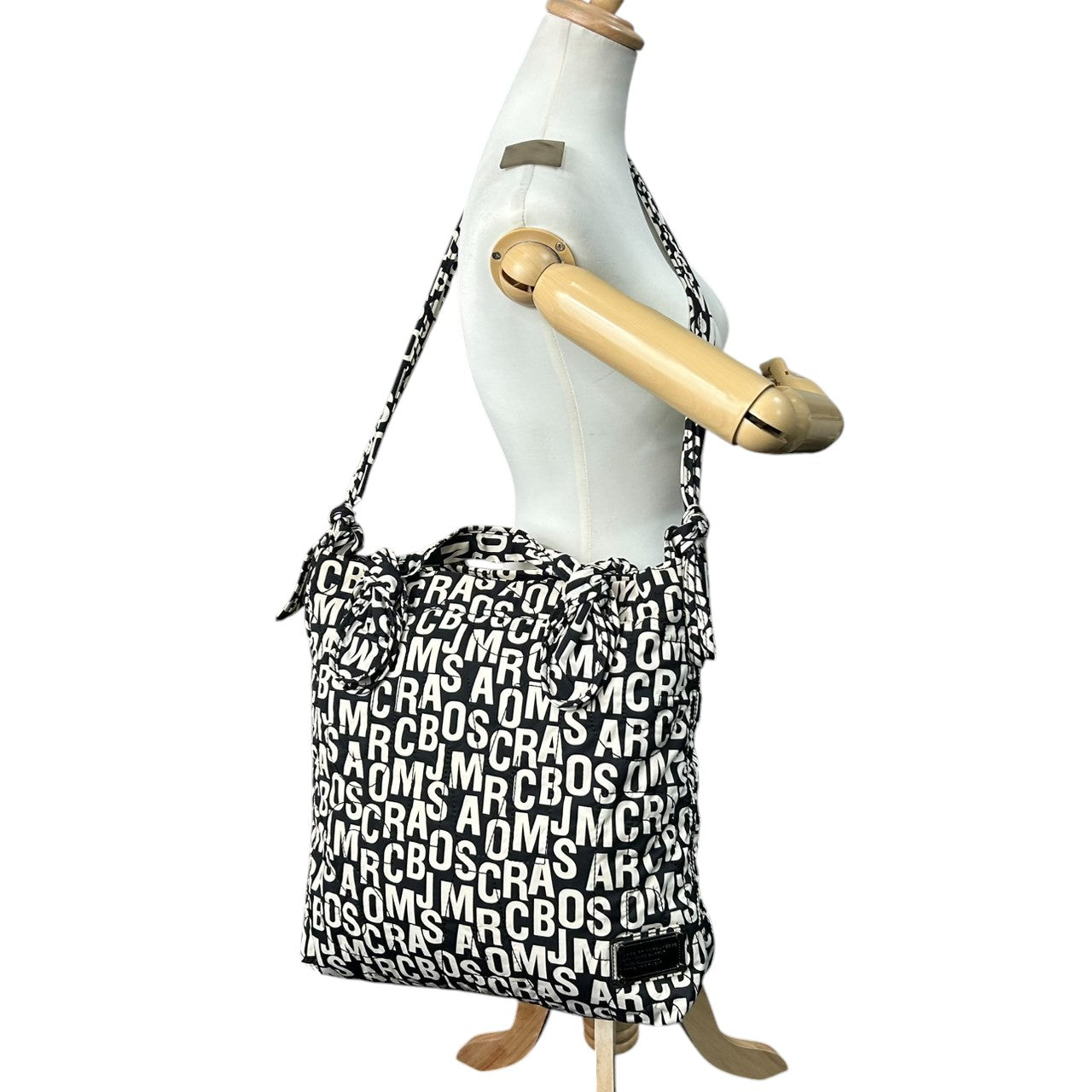 【美品／ポーチ付】マークバイマークジェイコブス 2WAY トートバッグ ナイロン ロゴ総柄 A4可 大容量 マザーズバッグ レディース MARC BY MARC JACOBS STANDARD SUPPLY ショルダーバッグ 軽量 U5