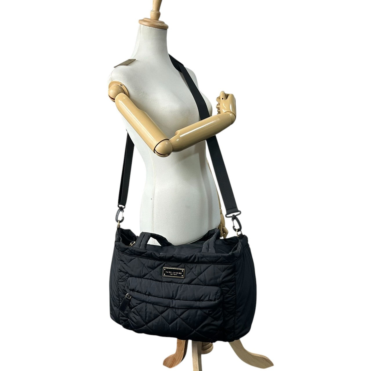 【美品】マークジェイコブス ナイロン キルティング 2WAY トートバッグ A4 PC可 大容量 マザーズバッグ ブラック レディース MARC JACOBS ショルダーバッグ 通勤通学 軽量 (ショルダーストラップ社外品) U5