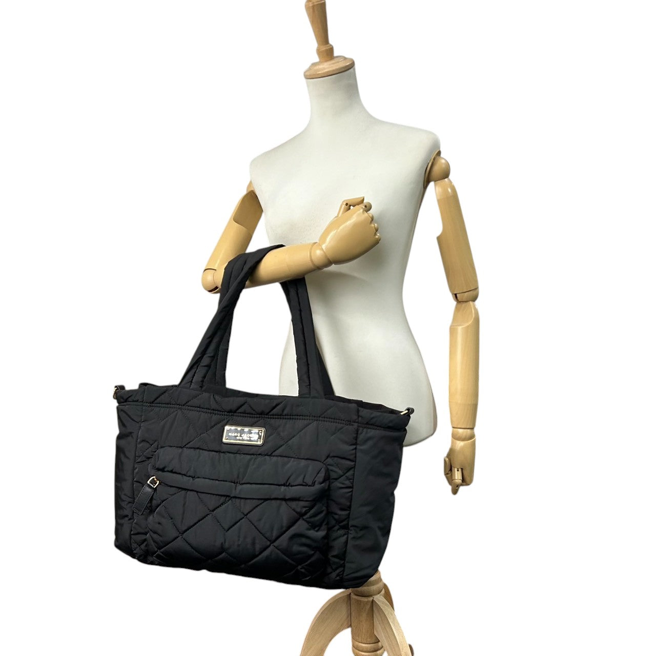 【美品】マークジェイコブス ナイロン キルティング 2WAY トートバッグ A4 PC可 大容量 マザーズバッグ ブラック レディース MARC JACOBS ショルダーバッグ 通勤通学 軽量 (ショルダーストラップ社外品) U5