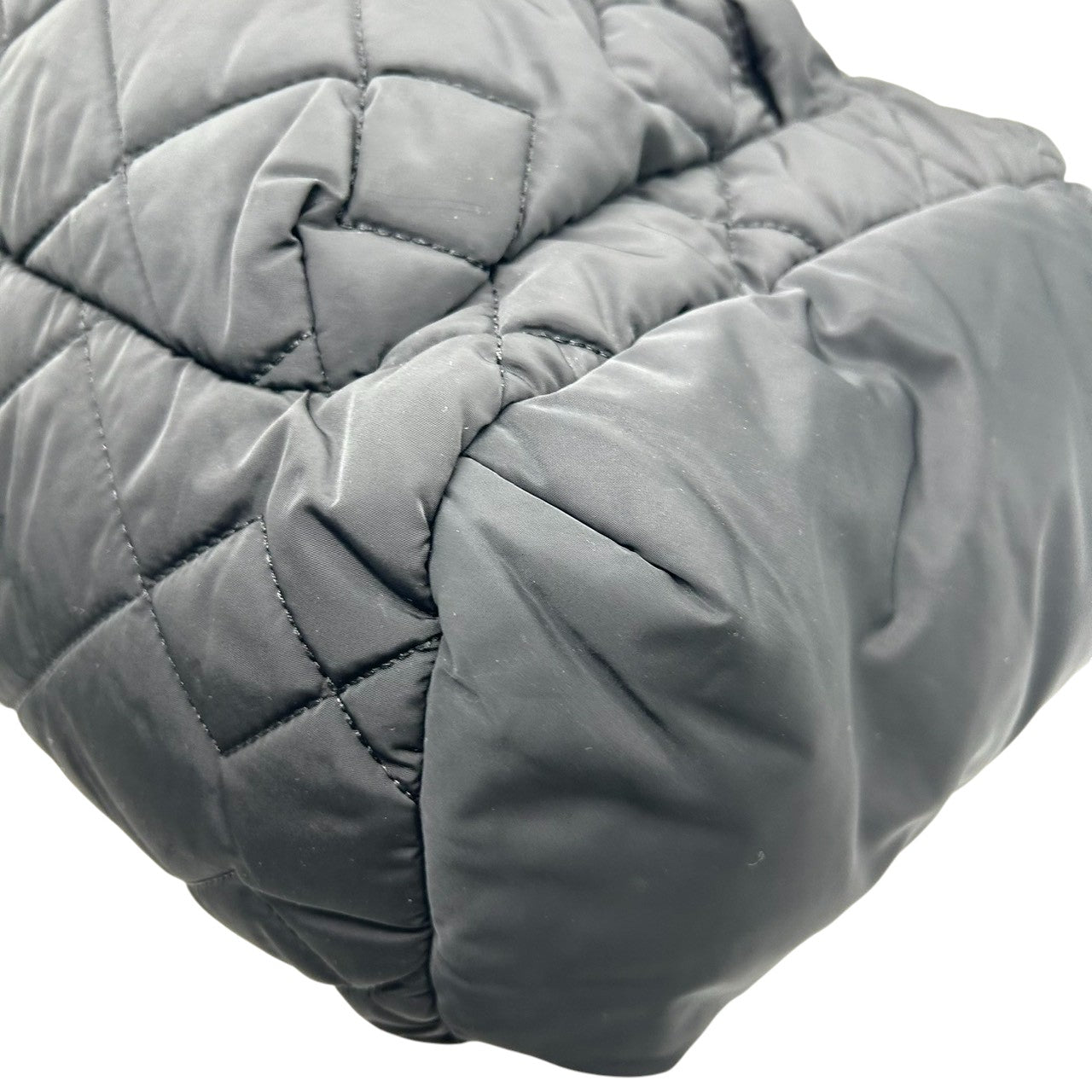 【美品】マークジェイコブス ナイロン キルティング 2WAY トートバッグ A4 PC可 大容量 マザーズバッグ ブラック レディース MARC JACOBS ショルダーバッグ 通勤通学 軽量 (ショルダーストラップ社外品) U5