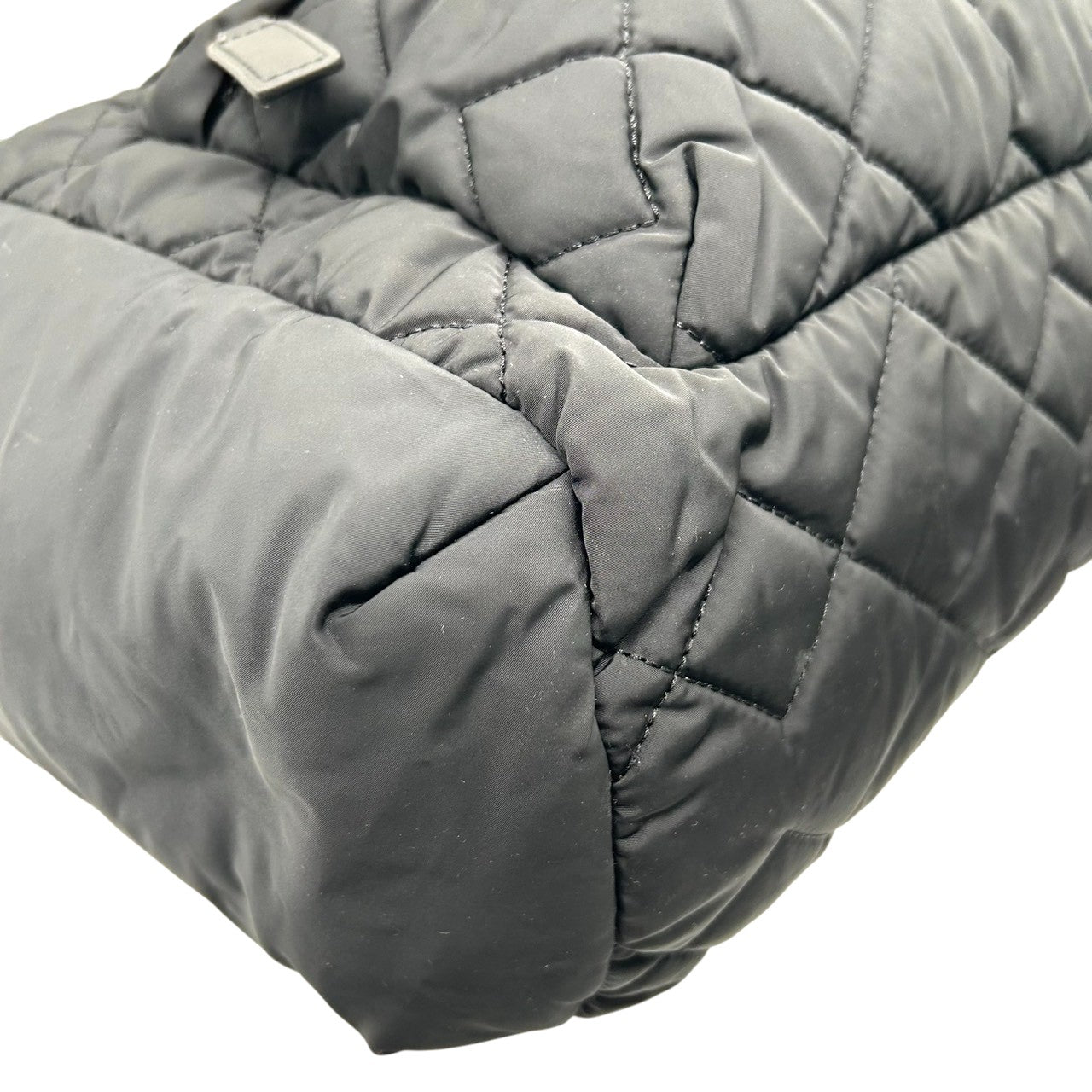 【美品】マークジェイコブス ナイロン キルティング 2WAY トートバッグ A4 PC可 大容量 マザーズバッグ ブラック レディース MARC JACOBS ショルダーバッグ 通勤通学 軽量 (ショルダーストラップ社外品) U5