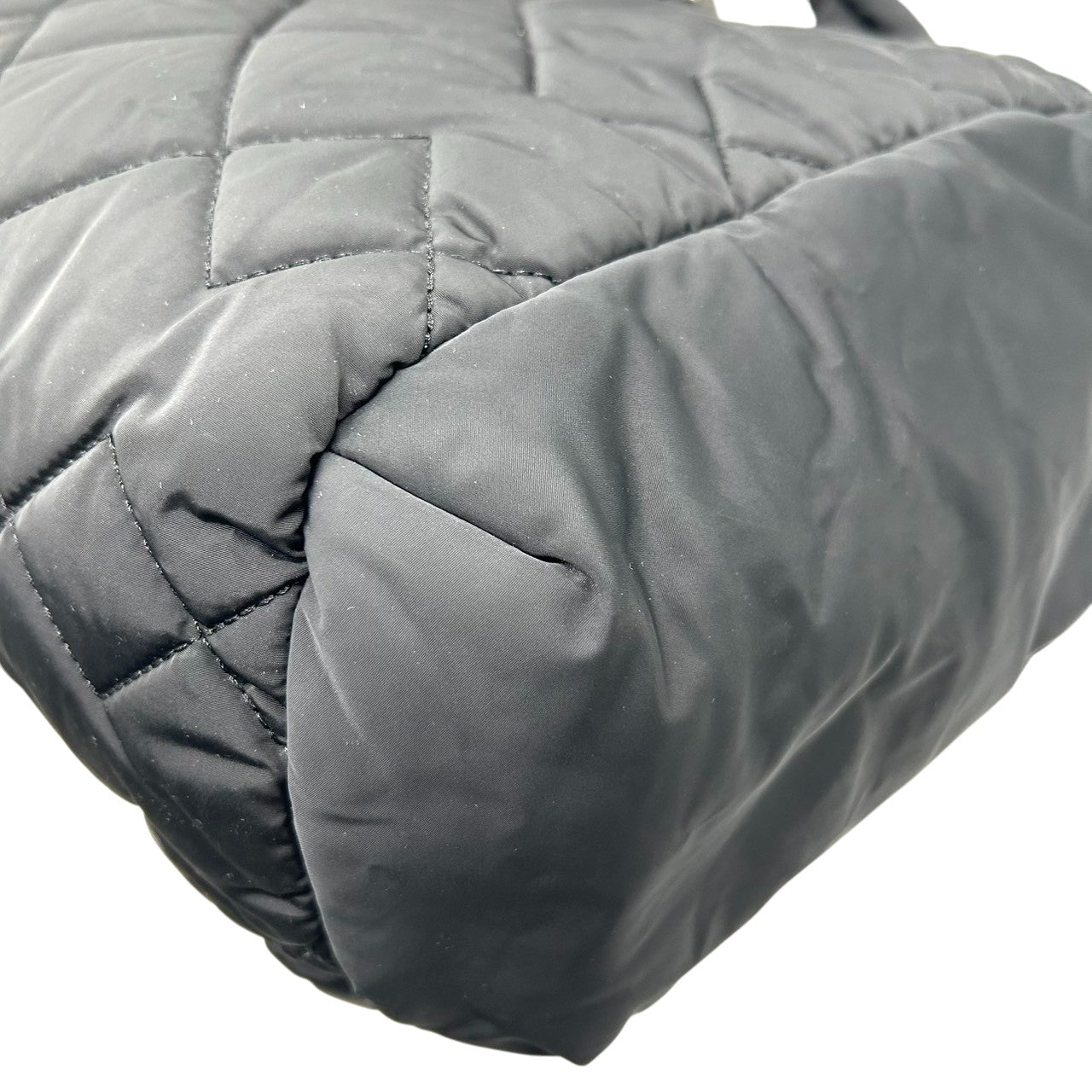 【美品】マークジェイコブス ナイロン キルティング 2WAY トートバッグ A4 PC可 大容量 マザーズバッグ ブラック レディース MARC JACOBS ショルダーバッグ 通勤通学 軽量 (ショルダーストラップ社外品) U5