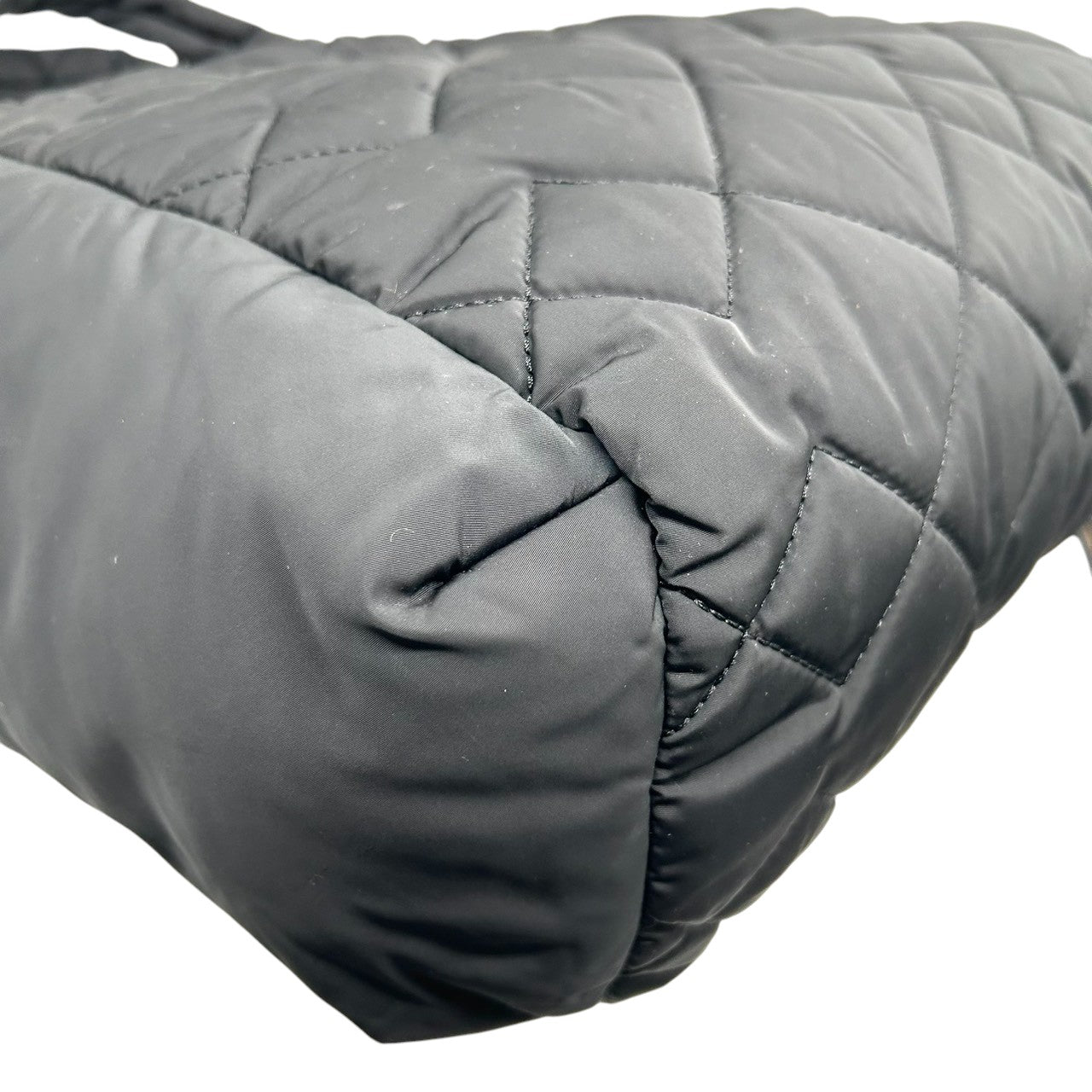 【美品】マークジェイコブス ナイロン キルティング 2WAY トートバッグ A4 PC可 大容量 マザーズバッグ ブラック レディース MARC JACOBS ショルダーバッグ 通勤通学 軽量 (ショルダーストラップ社外品) U5