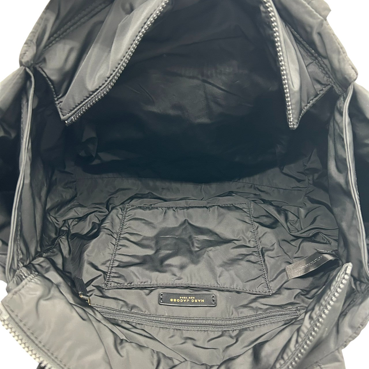 【美品】マークジェイコブス ナイロン キルティング 2WAY トートバッグ A4 PC可 大容量 マザーズバッグ ブラック レディース MARC JACOBS ショルダーバッグ 通勤通学 軽量 (ショルダーストラップ社外品) U5