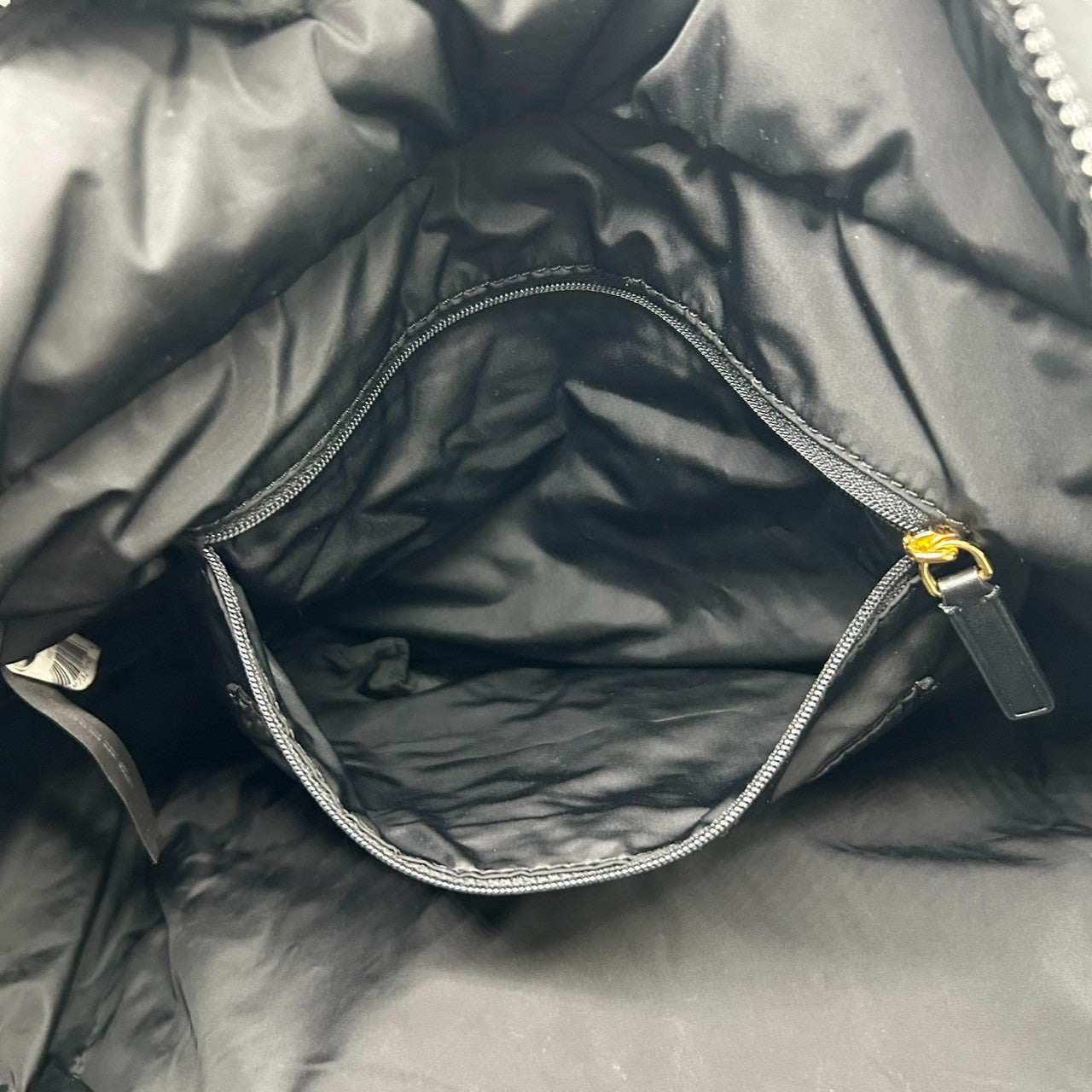 【美品】マークジェイコブス ナイロン キルティング 2WAY トートバッグ A4 PC可 大容量 マザーズバッグ ブラック レディース MARC JACOBS ショルダーバッグ 通勤通学 軽量 (ショルダーストラップ社外品) U5