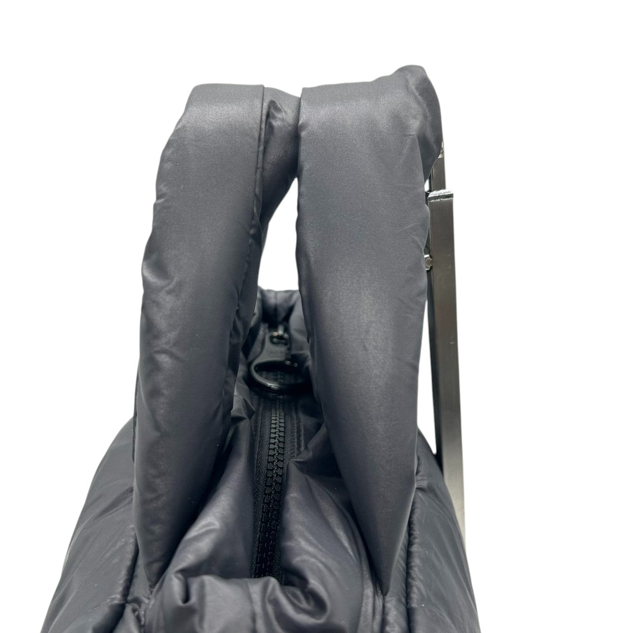 【美品】シーバイクロエ ジョイライダー 2WAY ハンドバッグ ナイロン ブラック レディース 斜め掛け可 大容量 軽量 SEE BY CHLOE JOY RIDER ふんわり パデッドバッグ (ショルダーストラップ社外品) U5