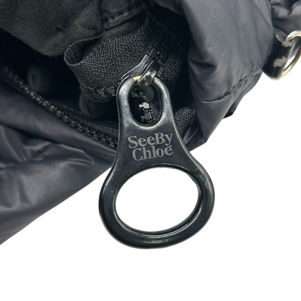 【美品】シーバイクロエ ジョイライダー 2WAY ハンドバッグ ナイロン ブラック レディース 斜め掛け可 大容量 軽量 SEE BY CHLOE JOY RIDER ふんわり パデッドバッグ (ショルダーストラップ社外品) U5