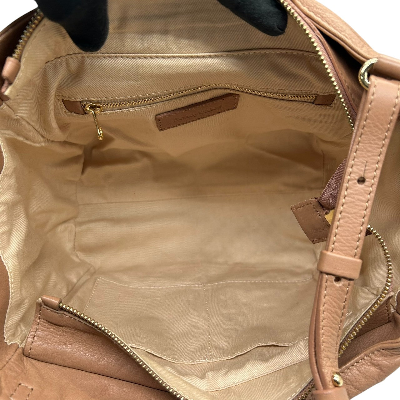 【美品／付属品完備】シーバイクロエ APRIL 2WAY ハンドバッグ ショルダーバッグ レザー バイカラー A4可 レディース 斜め掛け可 SEE BY CHLOE ピンクベージュ 大容量 ロゴプレート 通勤通学 エレガント U7