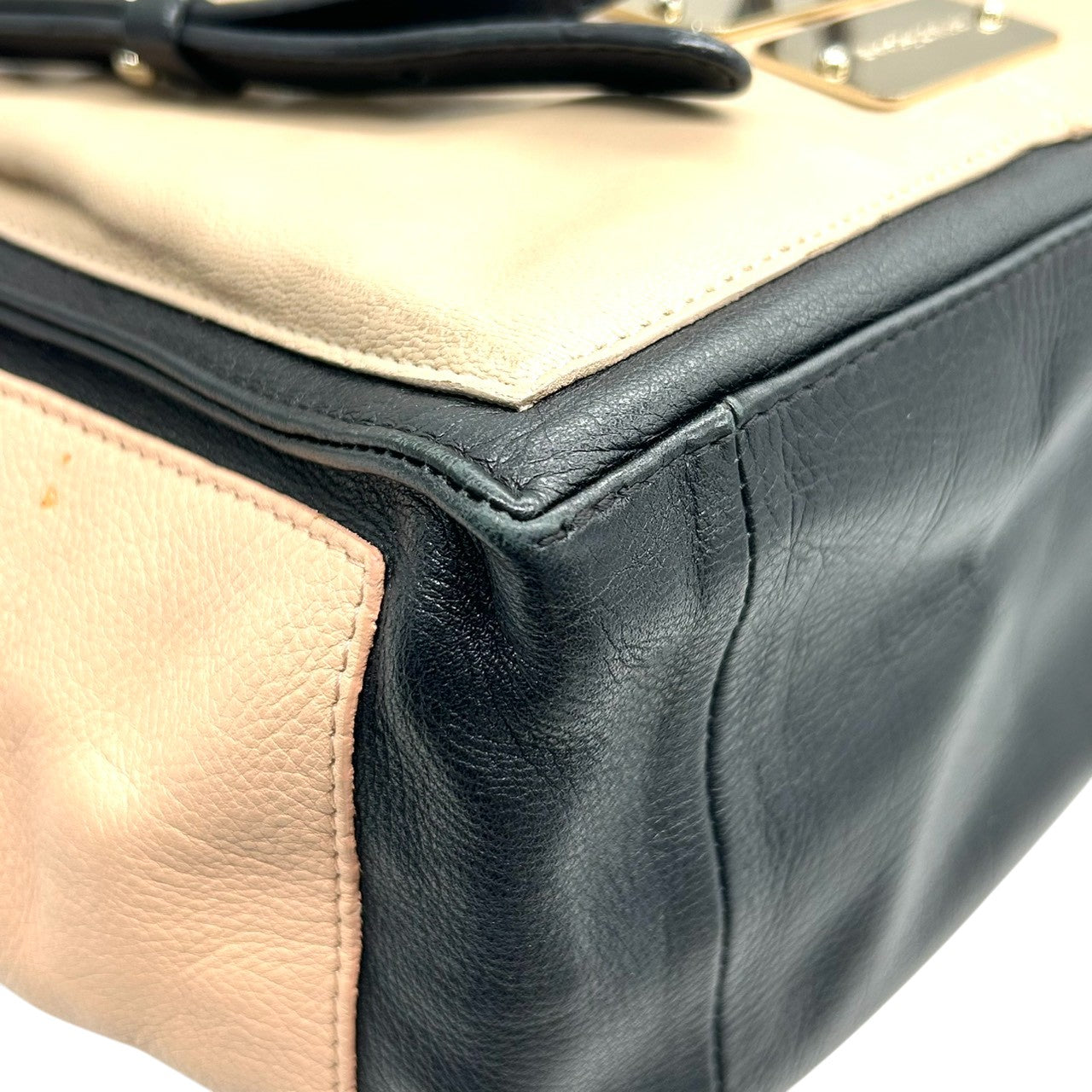 シーバイクロエ APRIL 2WAY ハンドバッグ ショルダーバッグ レザー バイカラー A4可 レディース 斜め掛け可 SEE BY CHLOE ブラック ベージュ 大容量 ロゴプレート 通勤通学 エレガント 自立可 U7