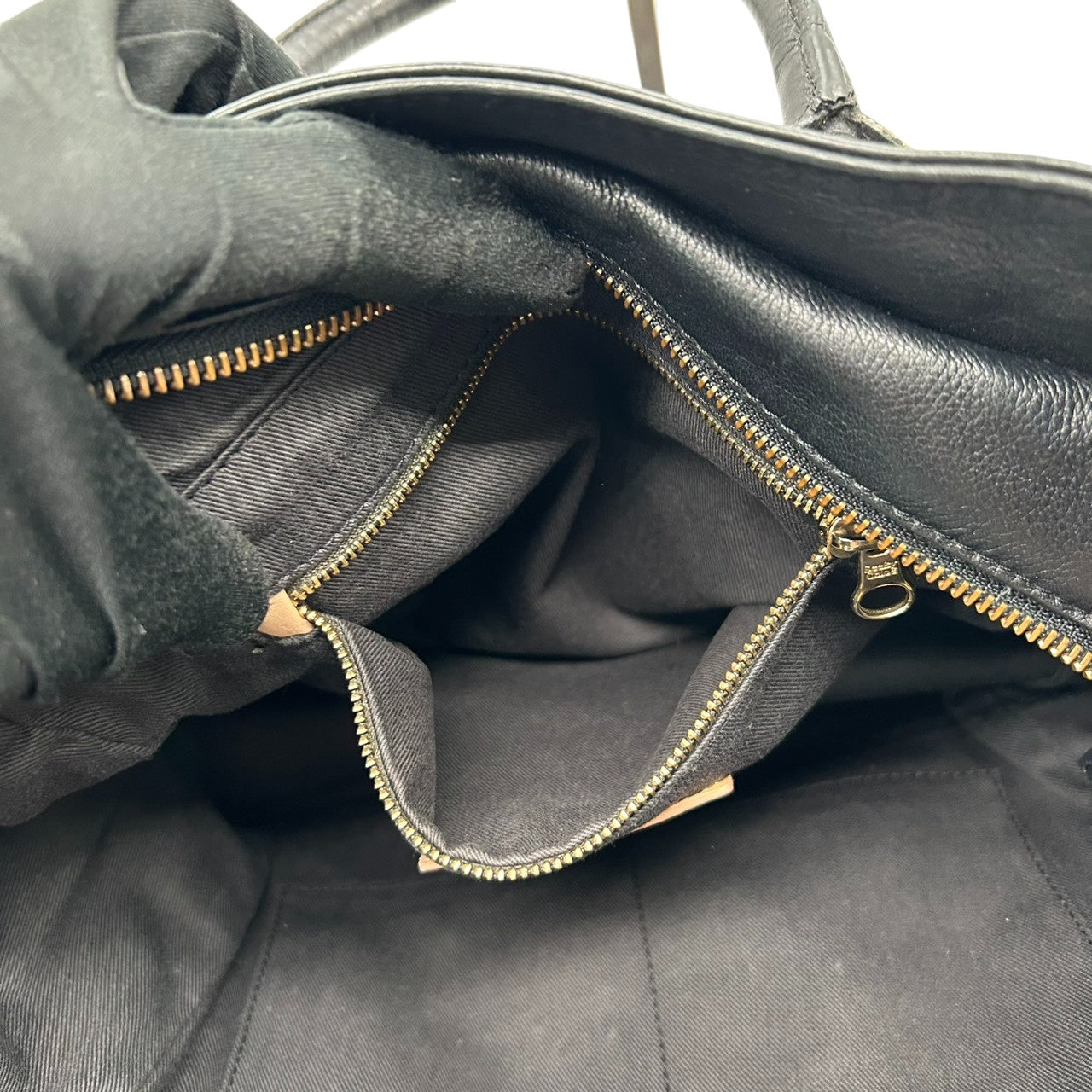 シーバイクロエ APRIL 2WAY ハンドバッグ ショルダーバッグ レザー バイカラー A4可 レディース 斜め掛け可 SEE BY CHLOE ブラック ベージュ 大容量 ロゴプレート 通勤通学 エレガント 自立可 U7