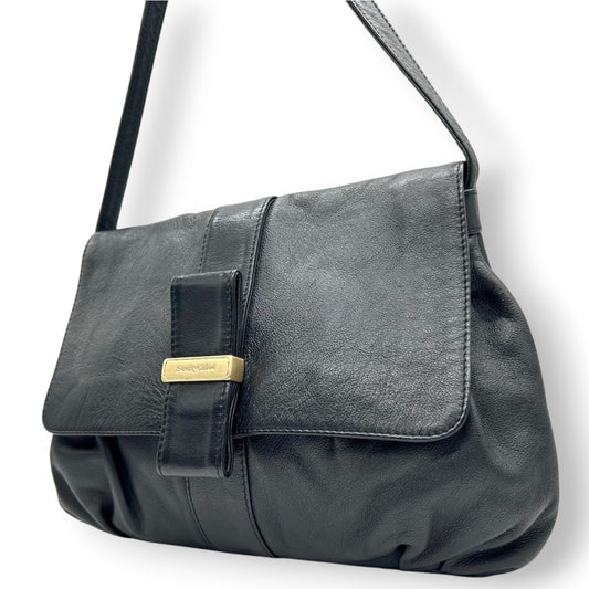 【美品】シーバイクロエ 本革レザー ショルダーバッグ フラップバッグ リボンモチーフ ゴールドロゴプレート ブラック レディース 斜め掛け可 肩掛け クロスボディ エレガント フェミニン 上品 大人可愛い クラシックデザイン U9