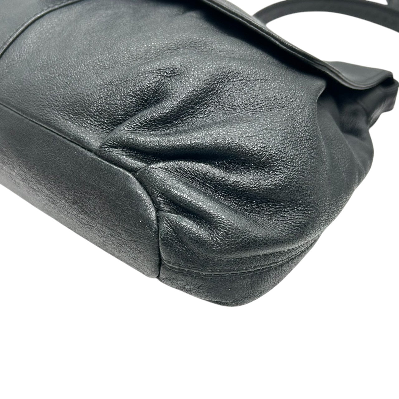 【美品】シーバイクロエ 本革レザー ショルダーバッグ フラップバッグ リボンモチーフ ゴールドロゴプレート ブラック レディース 斜め掛け可 肩掛け クロスボディ エレガント フェミニン 上品 大人可愛い クラシックデザイン U9