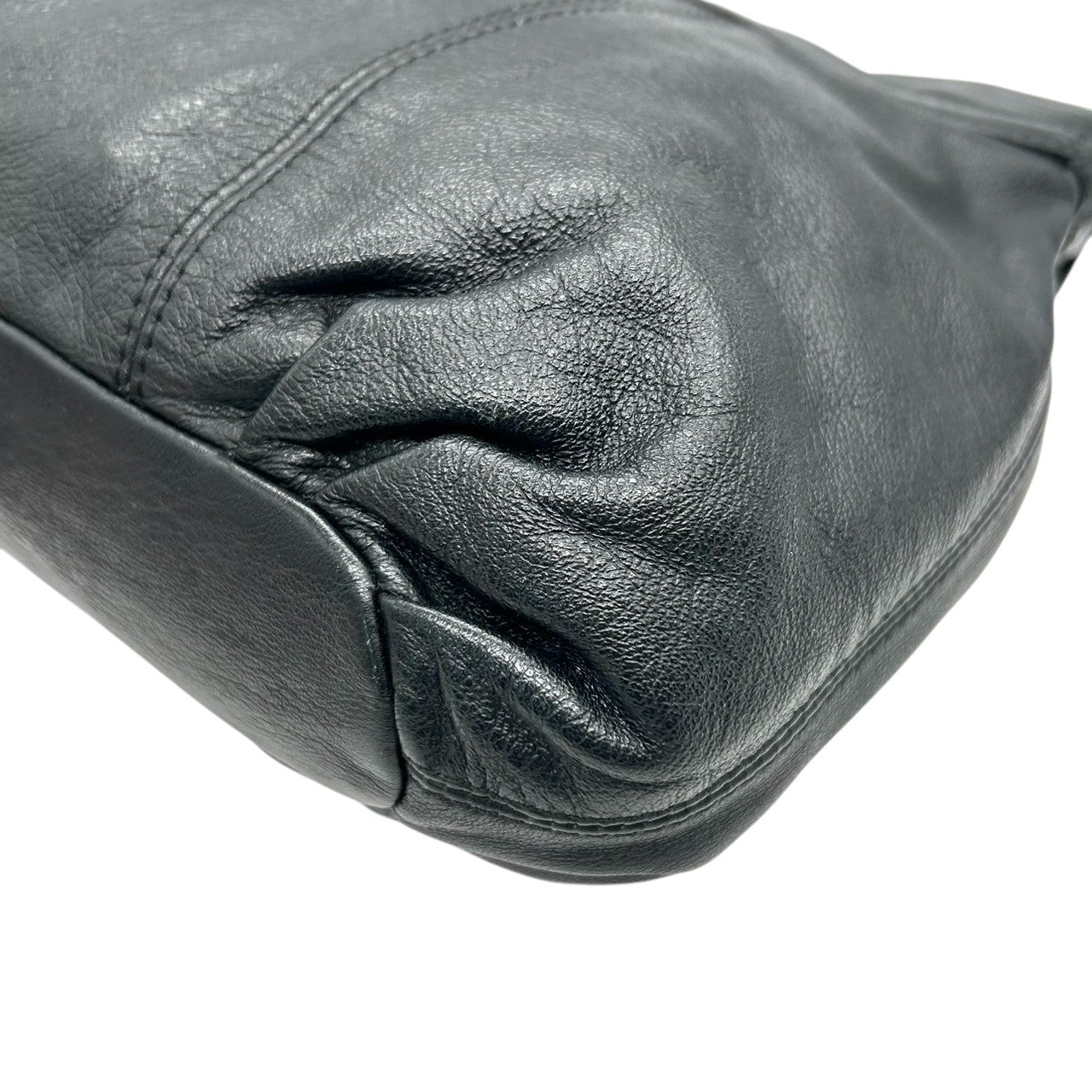 【美品】シーバイクロエ 本革レザー ショルダーバッグ フラップバッグ リボンモチーフ ゴールドロゴプレート ブラック レディース 斜め掛け可 肩掛け クロスボディ エレガント フェミニン 上品 大人可愛い クラシックデザイン U9