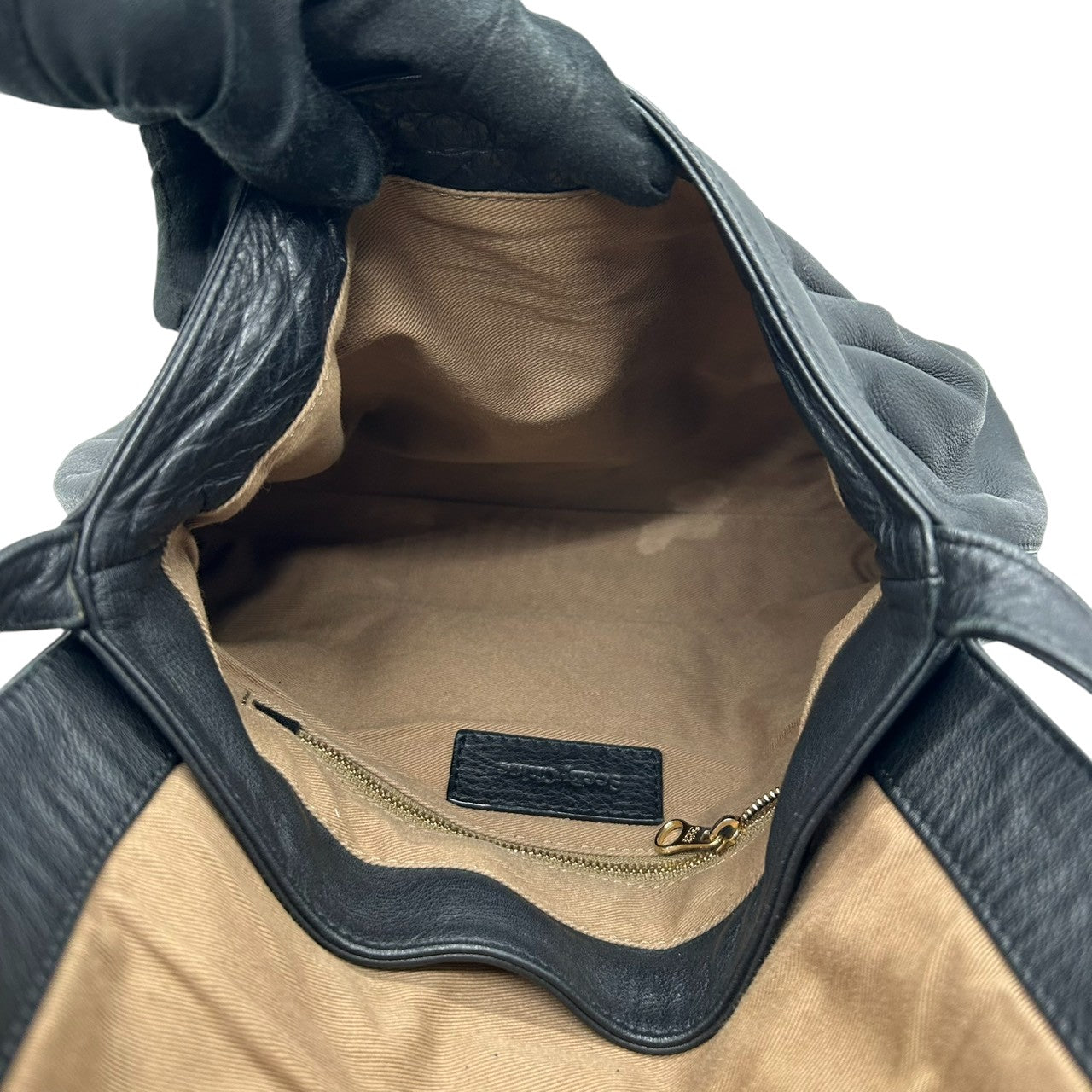 【美品】シーバイクロエ 本革レザー ショルダーバッグ フラップバッグ リボンモチーフ ゴールドロゴプレート ブラック レディース 斜め掛け可 肩掛け クロスボディ エレガント フェミニン 上品 大人可愛い クラシックデザイン U9