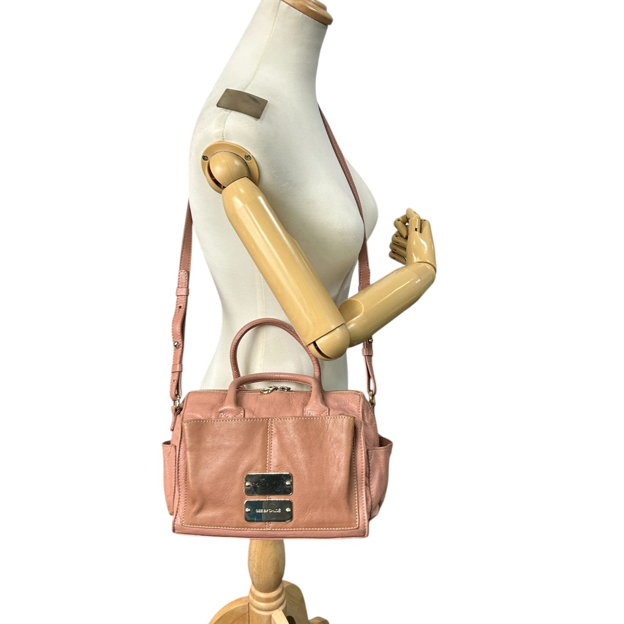 【美品】シーバイクロエ APRIL 2WAY ハンドバッグ ショルダーバッグ レザー バイカラー ピンクベージュ レディース 斜め掛け可 SEE BY CHLOE エイプリル ロゴプレート エレガント フェミニン コンパクトデザイン U9