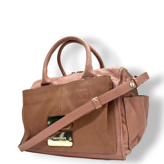 【美品】シーバイクロエ APRIL 2WAY ハンドバッグ ショルダーバッグ レザー バイカラー ピンクベージュ レディース 斜め掛け可 SEE BY CHLOE エイプリル ロゴプレート エレガント フェミニン コンパクトデザイン U9