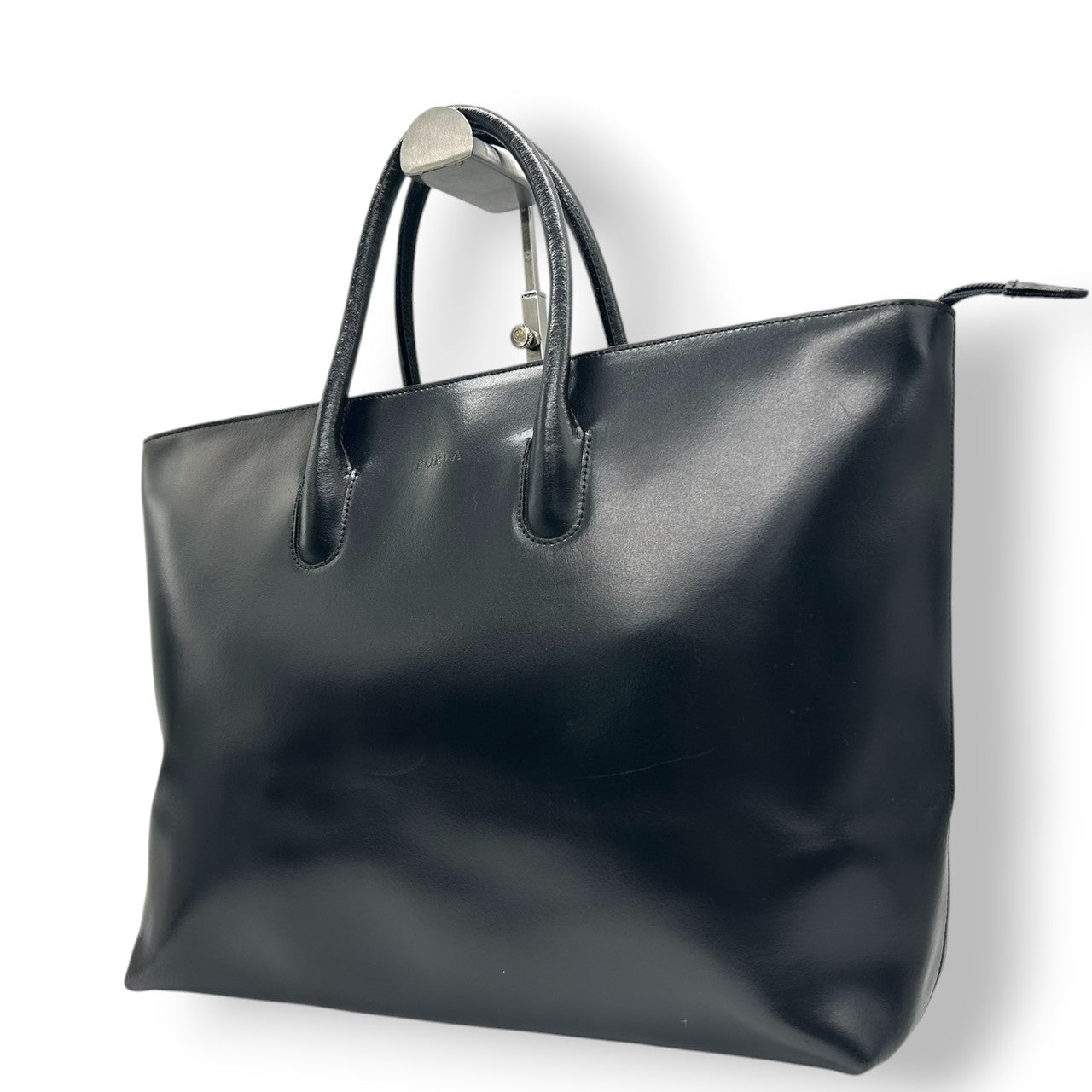 フルラ FURLA レザー トートバッグ ハンドバッグ ビジネスバッグ A4ファイル PC収納可 肩掛け可 通勤通学 書類鞄 大容量 自立可 ブラック 黒 レディース シンプル エレガント フォーマル イタリア製 上品なデザイン s29