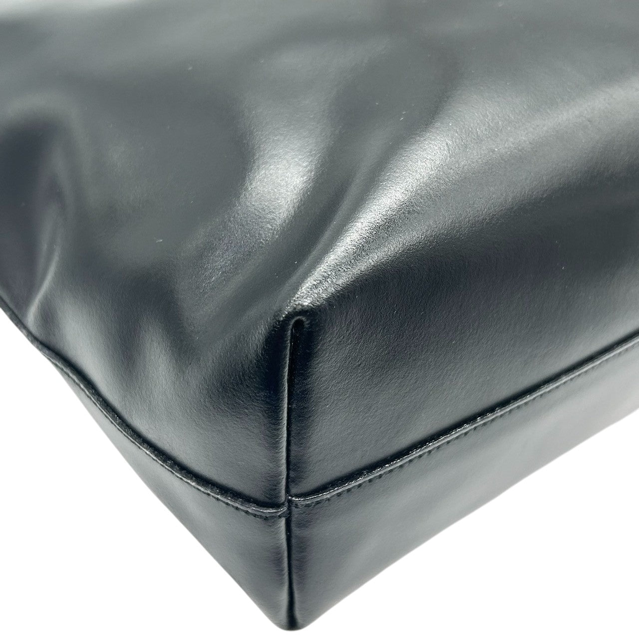 フルラ FURLA レザー トートバッグ ハンドバッグ ビジネスバッグ A4ファイル PC収納可 肩掛け可 通勤通学 書類鞄 大容量 自立可 ブラック 黒 レディース シンプル エレガント フォーマル イタリア製 上品なデザイン s29