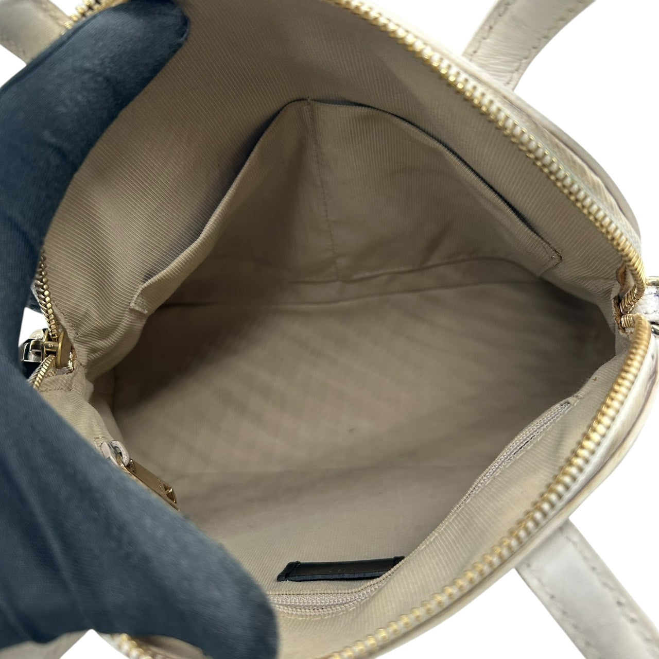 フルラ パイパー 2WAY ハンドバッグ ショルダーバッグ レザー ホワイト 白 レディース FURLA PIPER 斜め掛け可 クロスボディ ドーム型 カデナ 南京錠付き エレガント 定番人気モデル 自立可 s43