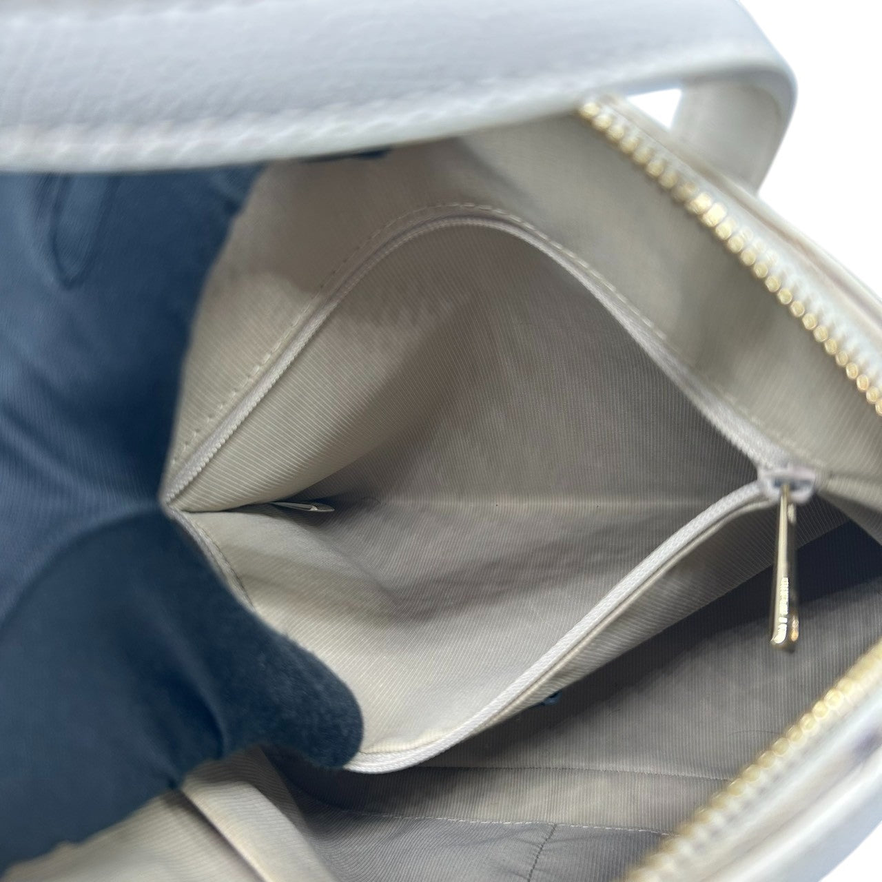 フルラ パイパー 2WAY ハンドバッグ ショルダーバッグ レザー ホワイト 白 レディース FURLA PIPER 斜め掛け可 クロスボディ ドーム型 カデナ 南京錠付き エレガント 定番人気モデル 自立可 s43