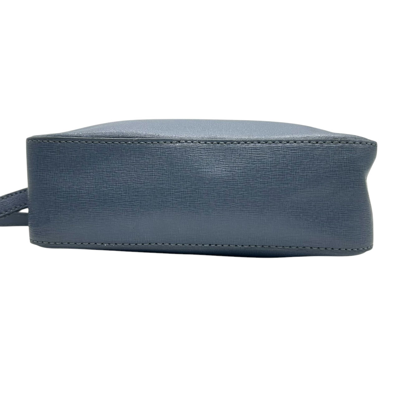 【美品】フルラ リリー LILLI ショルダーバッグ カメラバッグ レザー ブルー レディース FURLA 斜め掛け可 クロスボディ ポシェット ミニバッグ コンパクト 定番人気モデル ゴールド金具 くすみブルー s43