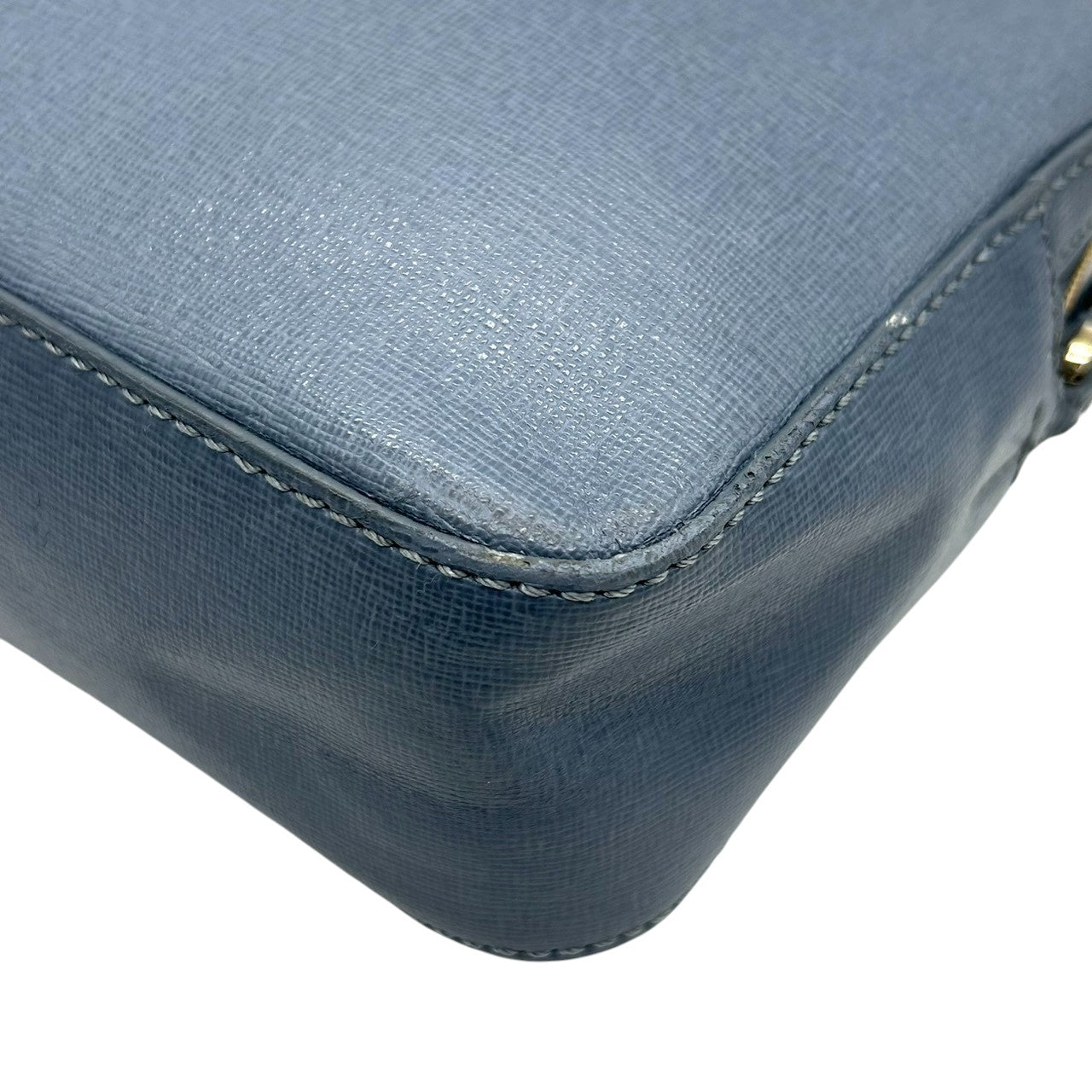 【美品】フルラ リリー LILLI ショルダーバッグ カメラバッグ レザー ブルー レディース FURLA 斜め掛け可 クロスボディ ポシェット ミニバッグ コンパクト 定番人気モデル ゴールド金具 くすみブルー s43