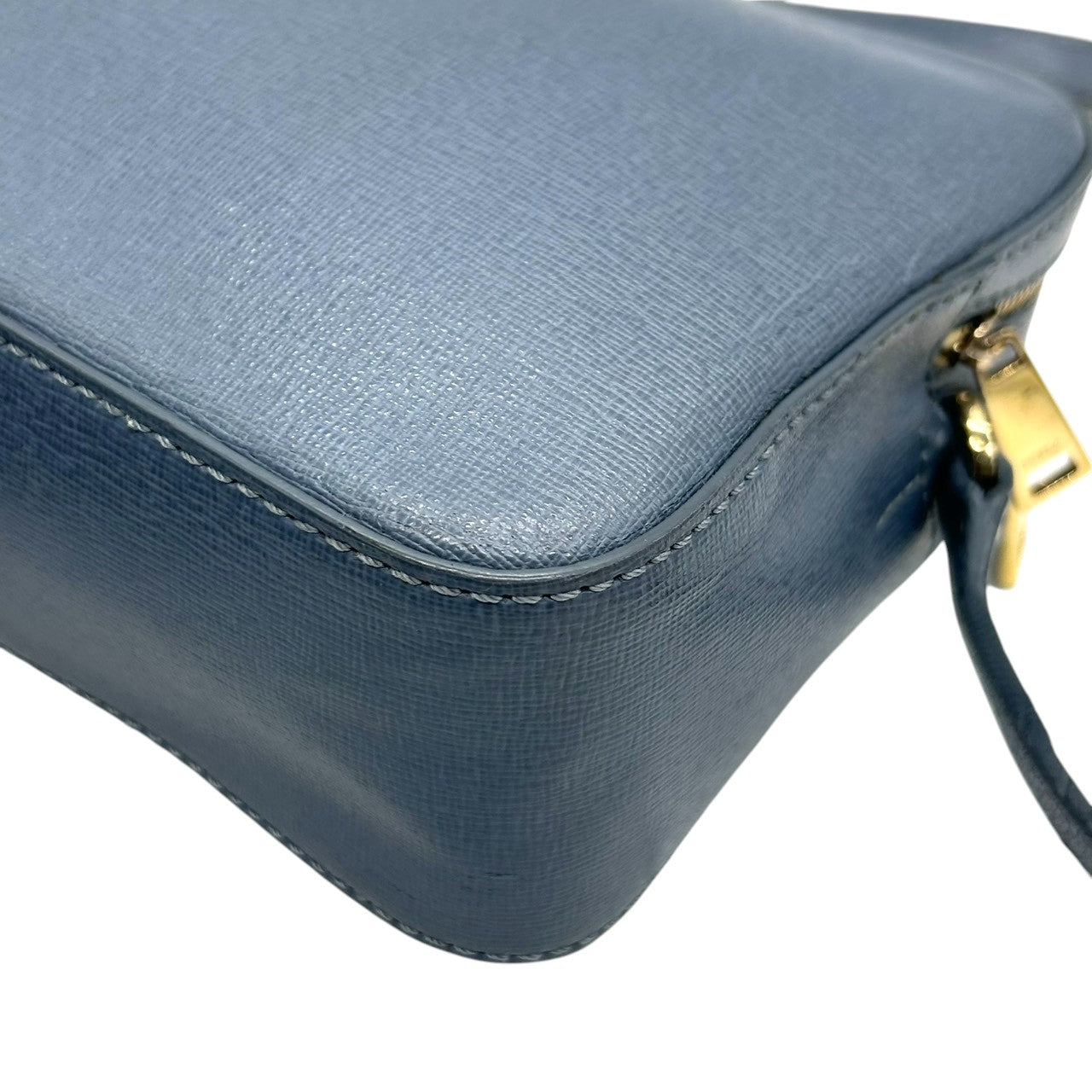 【美品】フルラ リリー LILLI ショルダーバッグ カメラバッグ レザー ブルー レディース FURLA 斜め掛け可 クロスボディ ポシェット ミニバッグ コンパクト 定番人気モデル ゴールド金具 くすみブルー s43