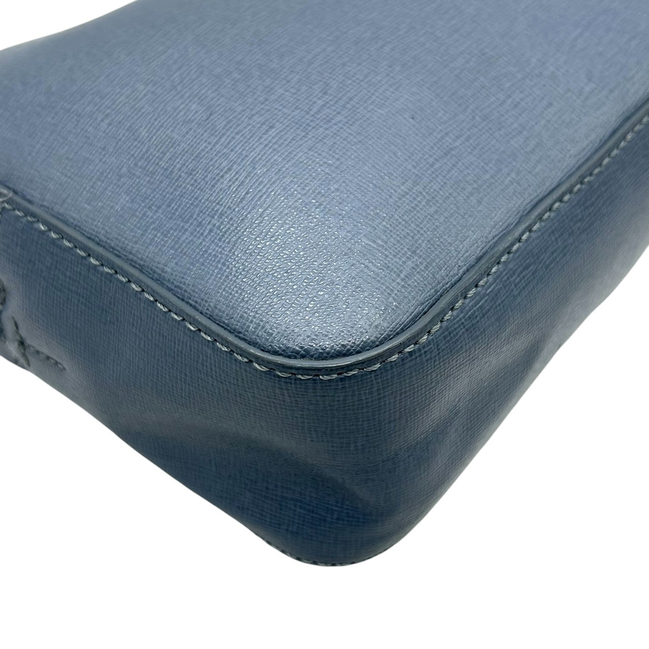 【美品】フルラ リリー LILLI ショルダーバッグ カメラバッグ レザー ブルー レディース FURLA 斜め掛け可 クロスボディ ポシェット ミニバッグ コンパクト 定番人気モデル ゴールド金具 くすみブルー s43