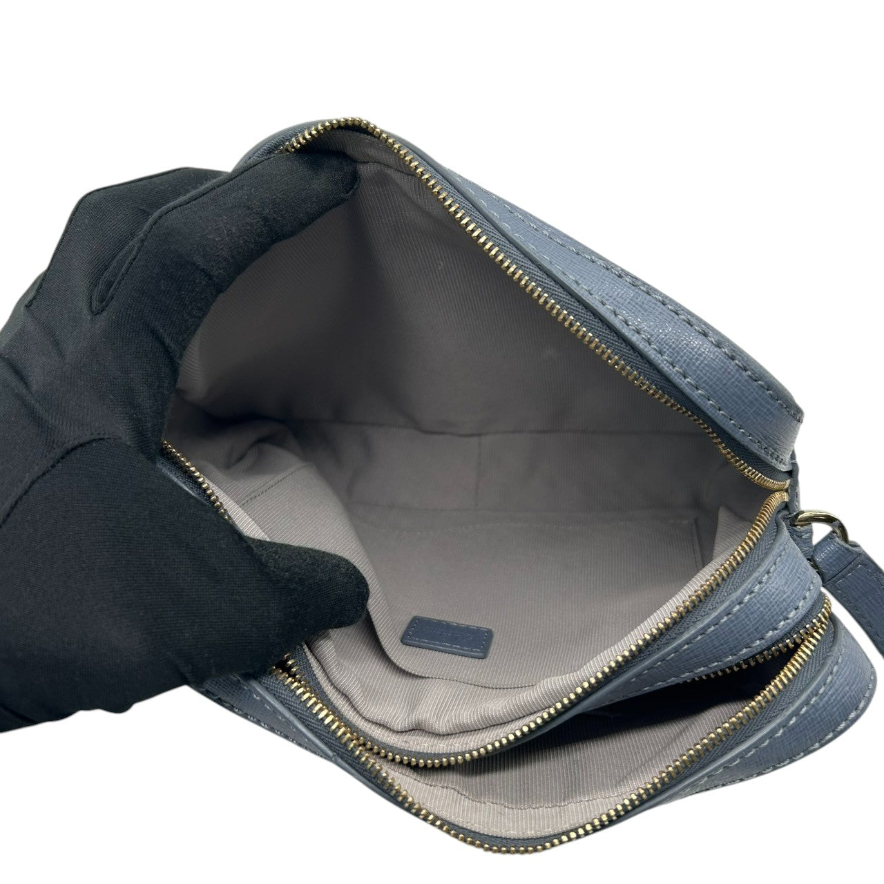 【美品】フルラ リリー LILLI ショルダーバッグ カメラバッグ レザー ブルー レディース FURLA 斜め掛け可 クロスボディ ポシェット ミニバッグ コンパクト 定番人気モデル ゴールド金具 くすみブルー s43